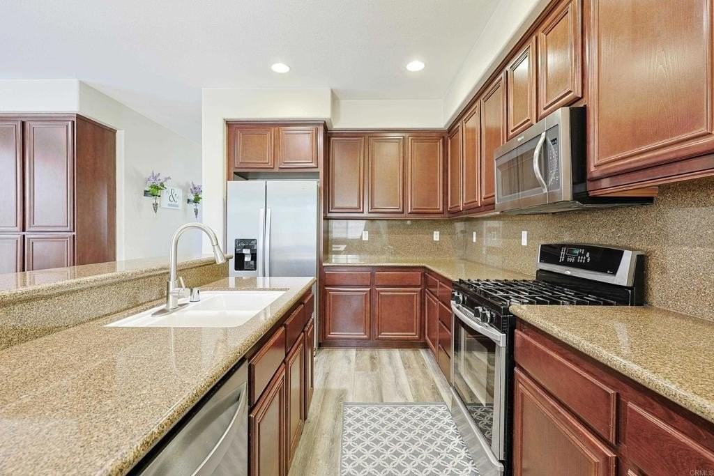 40126 Canton Ct - Photo 4 of 29