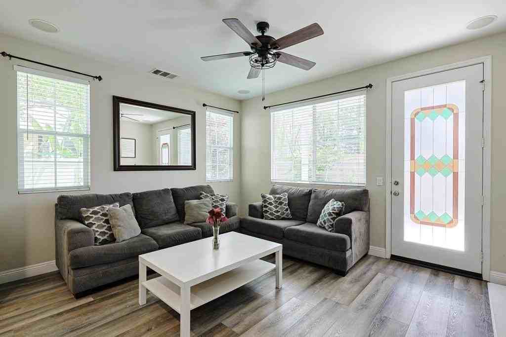 40126 Canton Ct - Photo 7 of 29