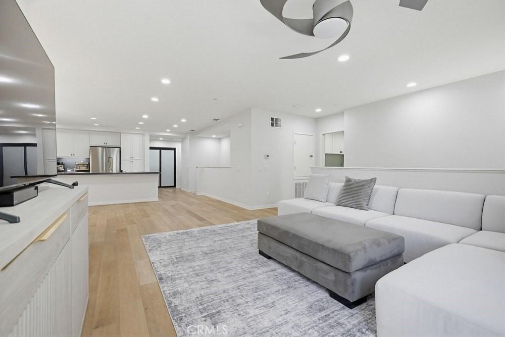503 Rockefeller - Photo 7 of 50