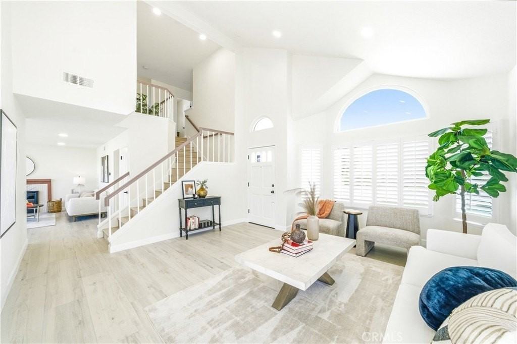 21041 Skylark Dr - Photo 5 of 50