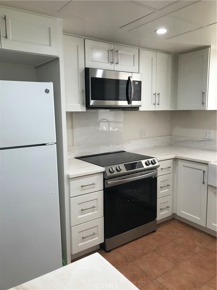 21 Avenida Castilla #D - Photo 6 of 23