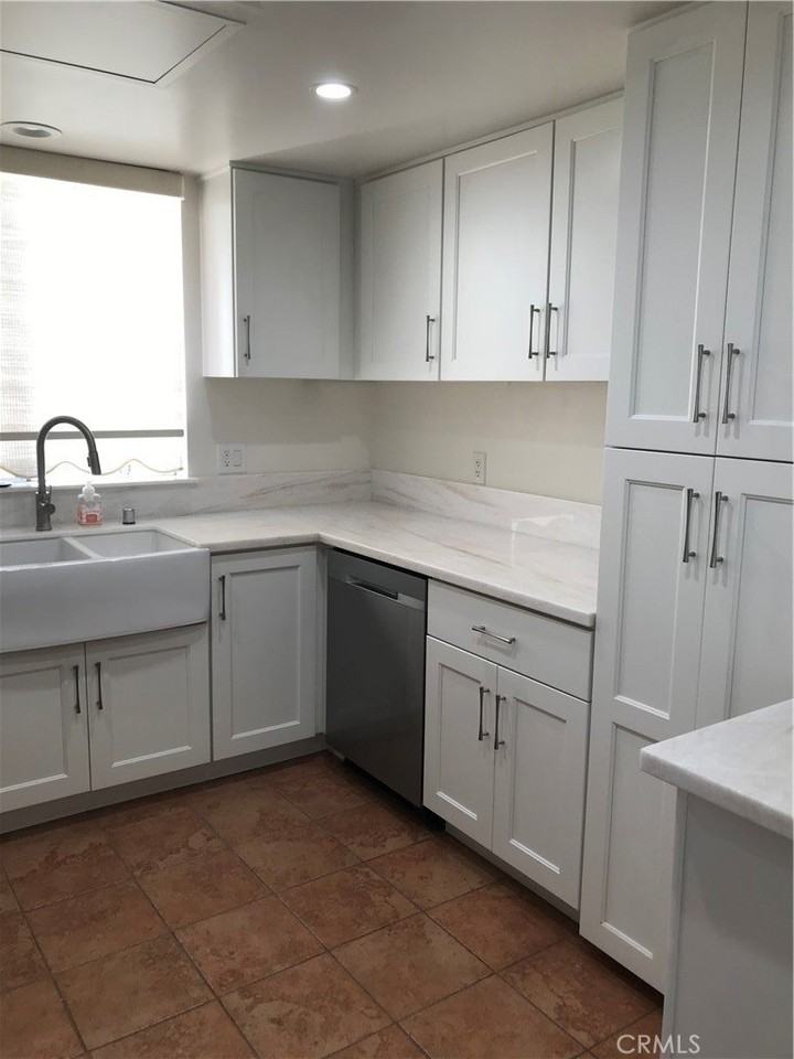 21 Avenida Castilla #D - Photo 7 of 23