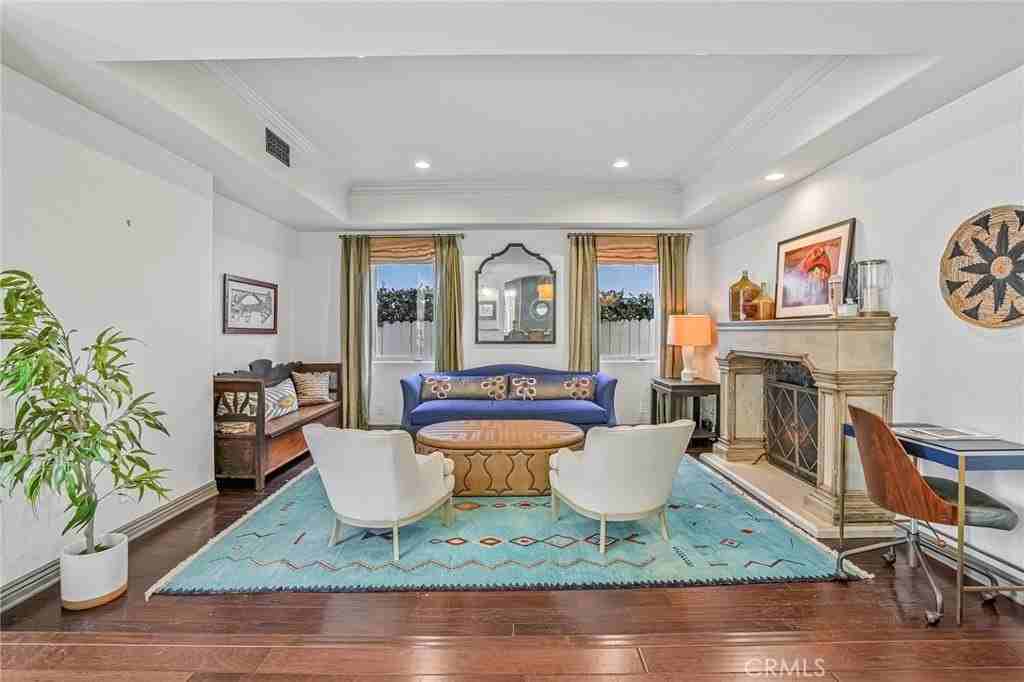2200 Walnut Ave - Photo 5 of 32
