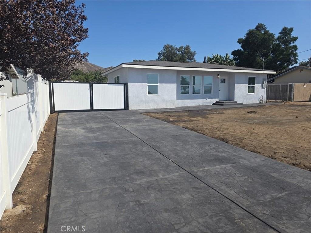 3863 California Ave - Photo 2 of 30