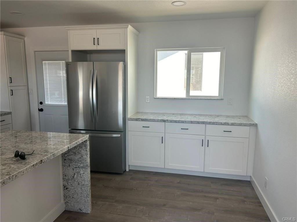 3863 California Ave - Photo 4 of 30