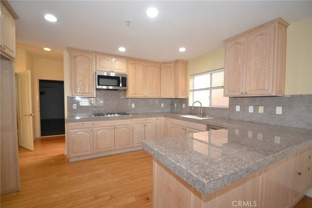 2203 Harriman Ln #B - Photo 4 of 23