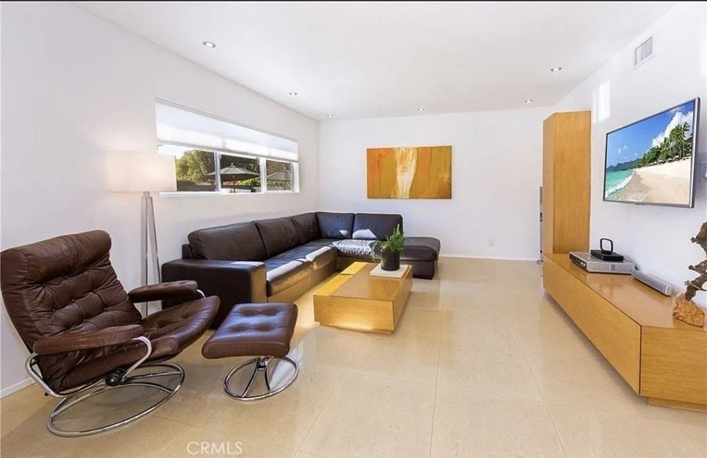 17548 Marilla St - Photo 6 of 14