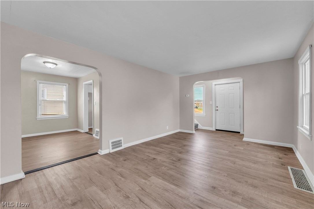5461 Clement Ave - Photo 4 of 24