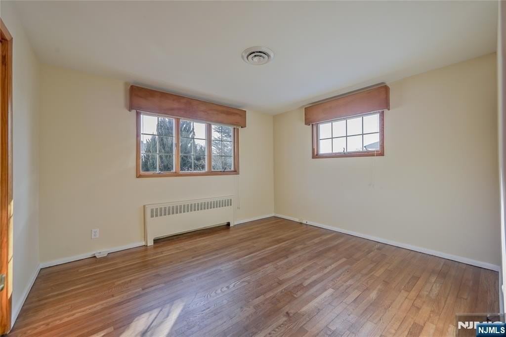 16 Glen Pl - Photo 5 of 33
