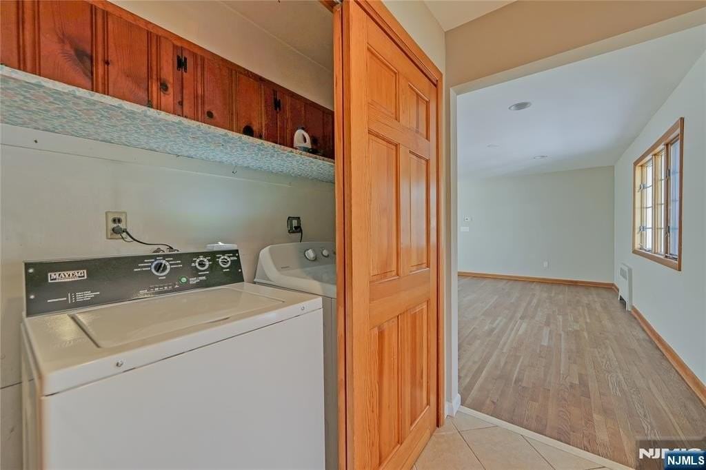 16 Glen Pl - Photo 6 of 33