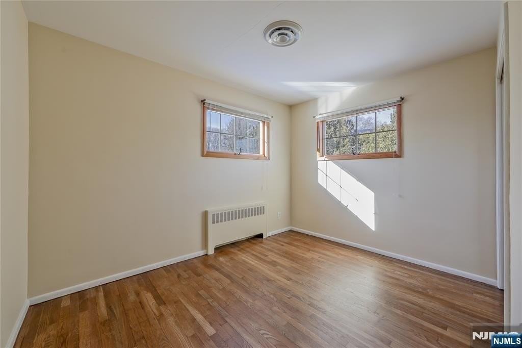 16 Glen Pl - Photo 7 of 33