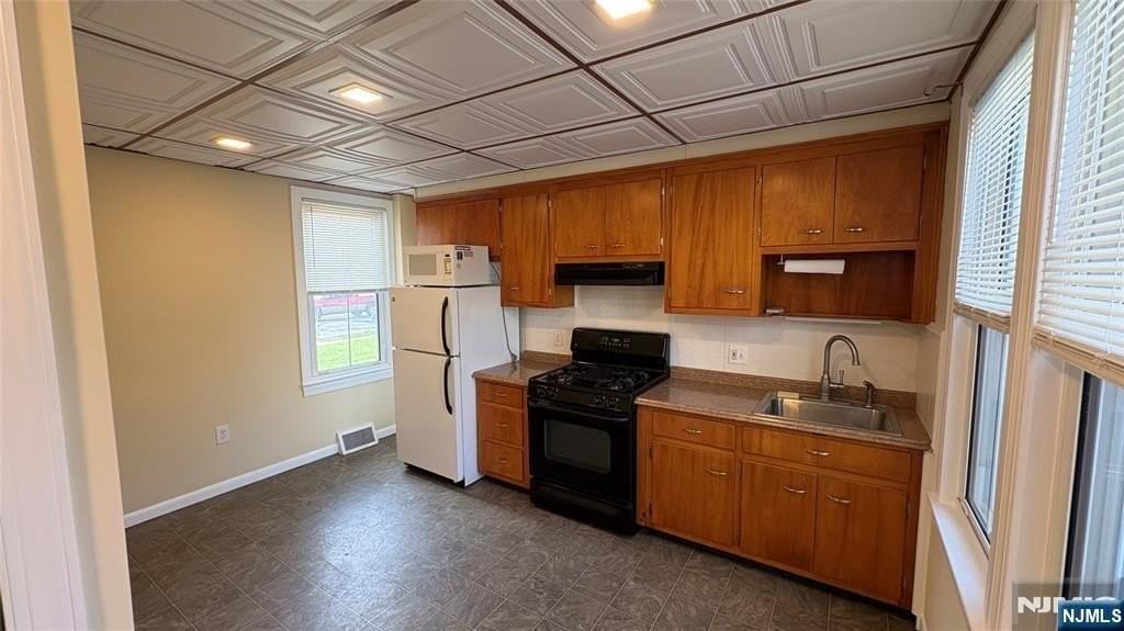 107 3rd Ave #1stFL - Photo 4 of 10