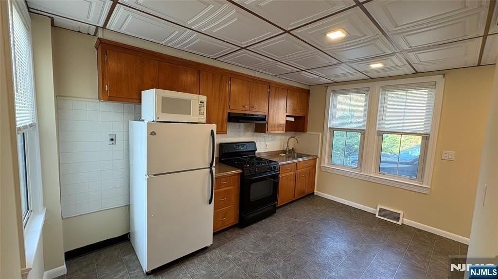 107 3rd Ave #1stFL - Photo 5 of 10