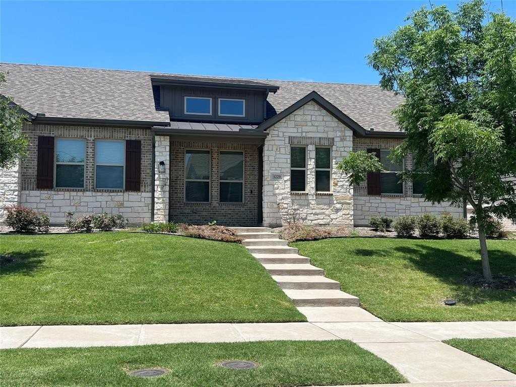 1229 Creekbank Dr - Photo 2 of 18