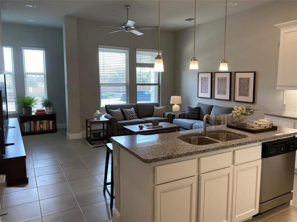 1229 Creekbank Dr - Photo 3 of 18