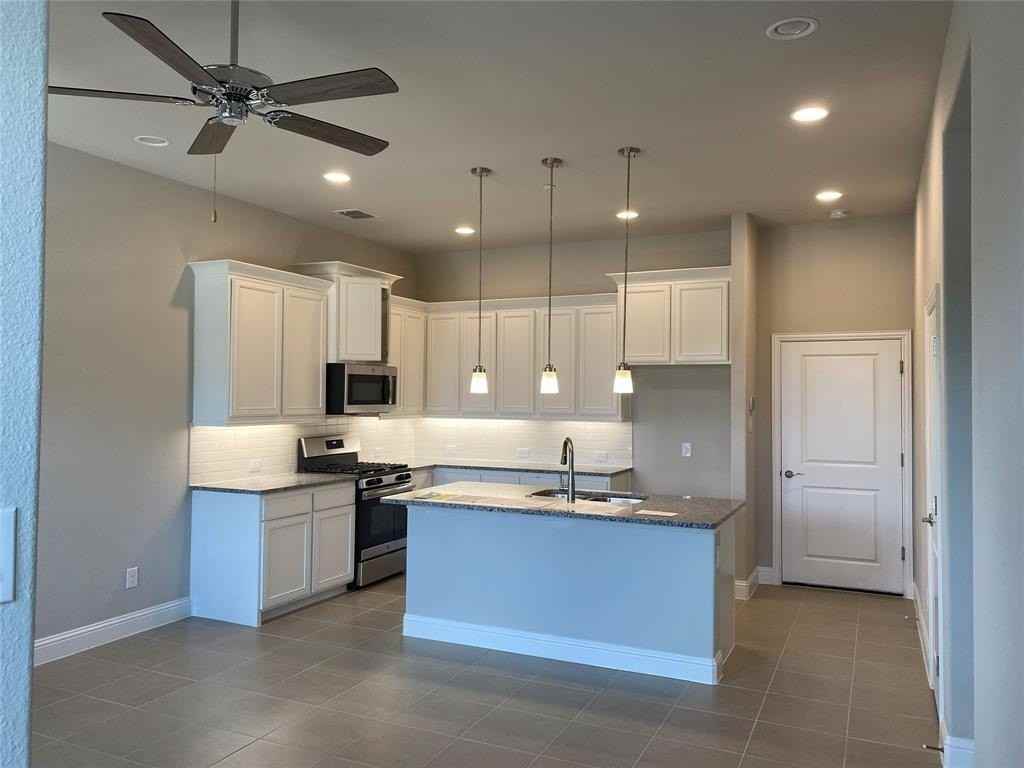 1229 Creekbank Dr - Photo 4 of 18