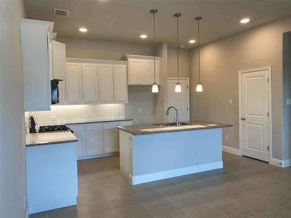 1229 Creekbank Dr - Photo 5 of 18
