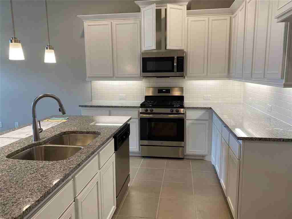 1229 Creekbank Dr - Photo 6 of 18