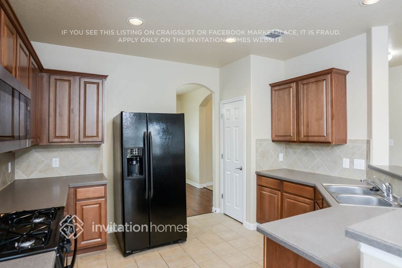 8410 Western Way - Photo 4 of 15