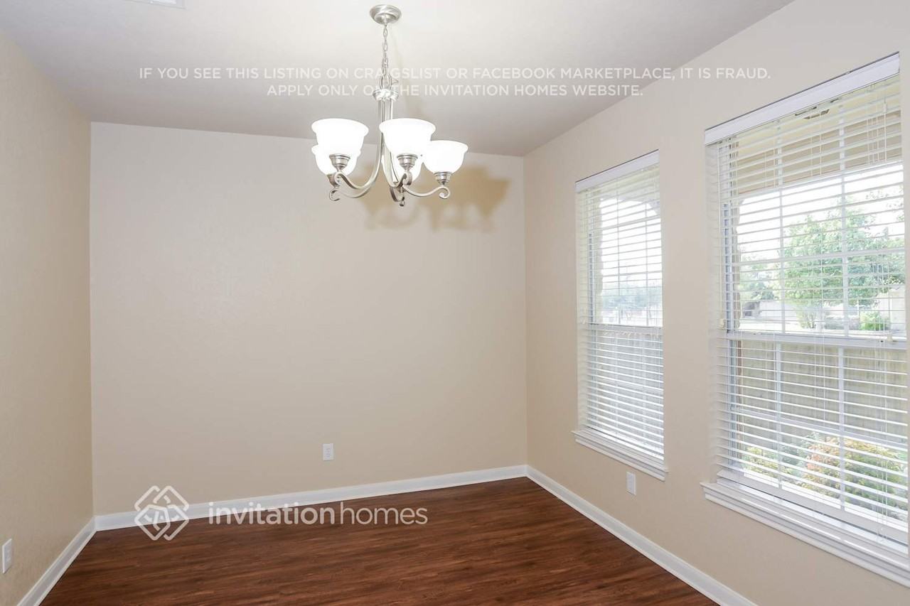 8410 Western Way - Photo 6 of 15