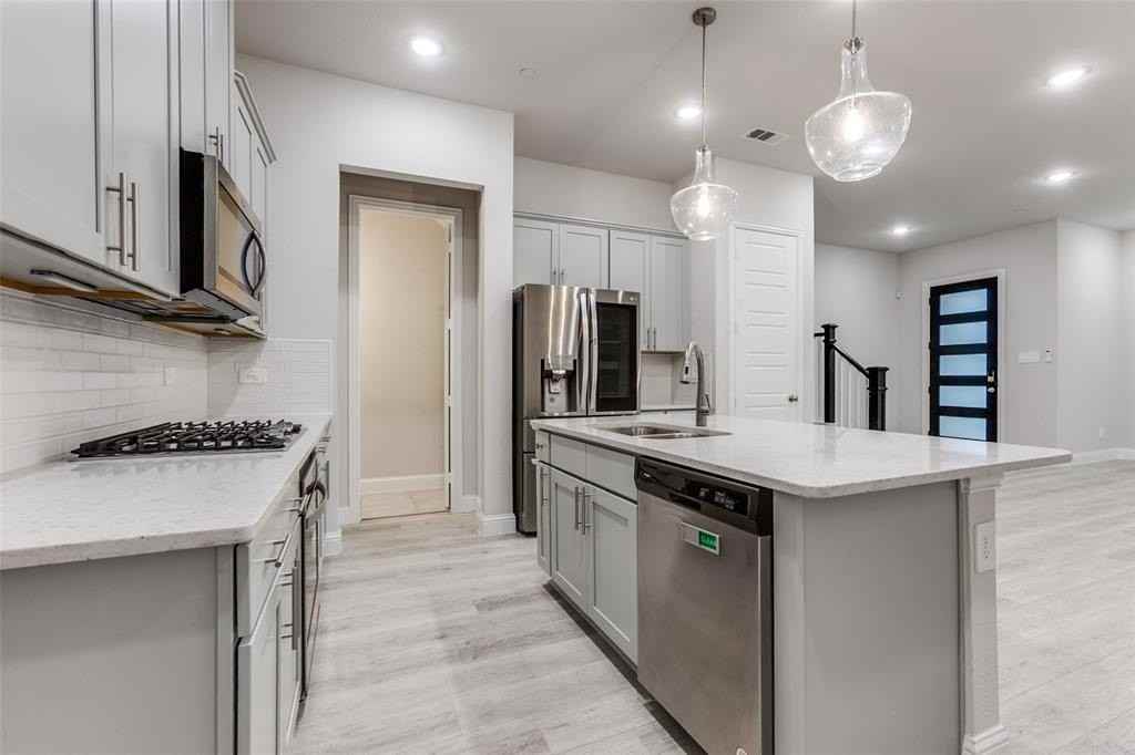 1888 Strand St - Photo 4 of 26
