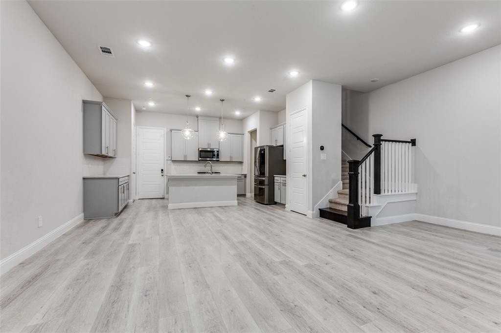 1888 Strand St - Photo 6 of 26