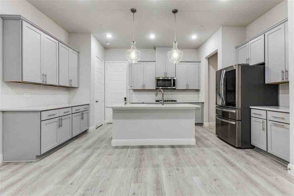 1888 Strand St - Photo 7 of 26
