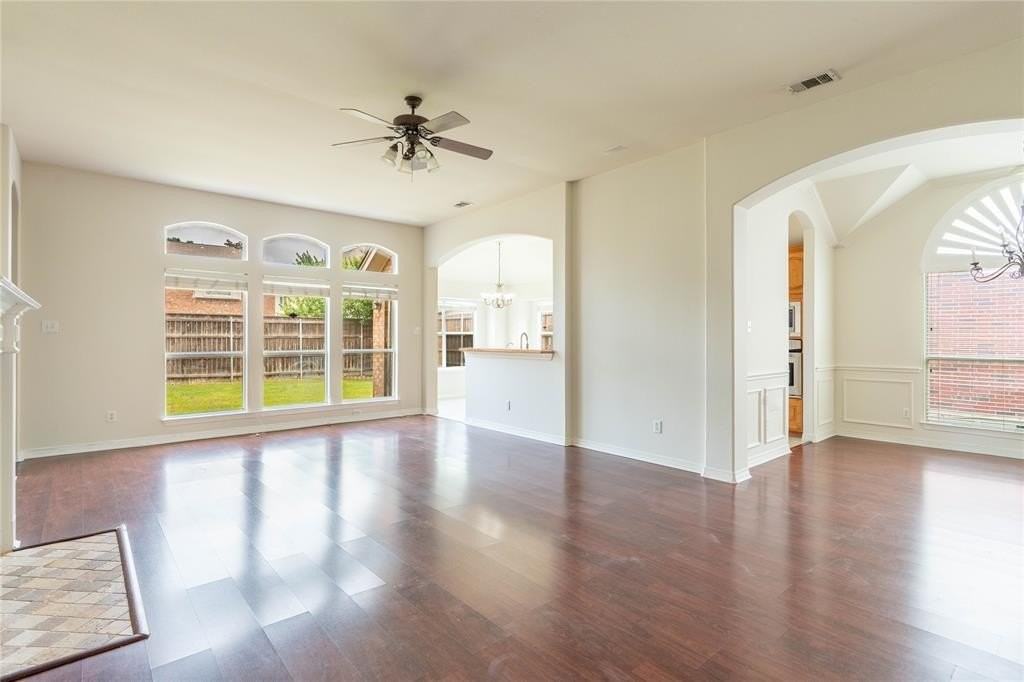 11990 Cobblestone Dr - Photo 5 of 32