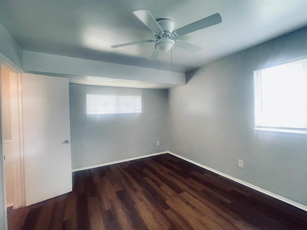 1905 Brookview Dr - Photo 4 of 10