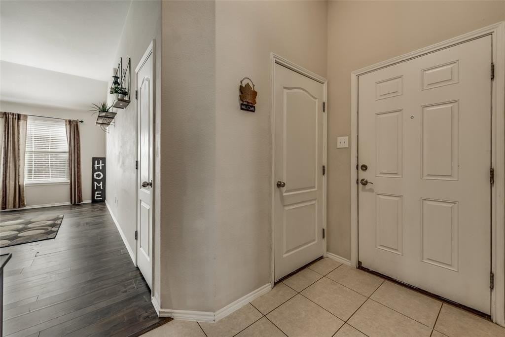 203 Cedar Creek Dr - Photo 3 of 19