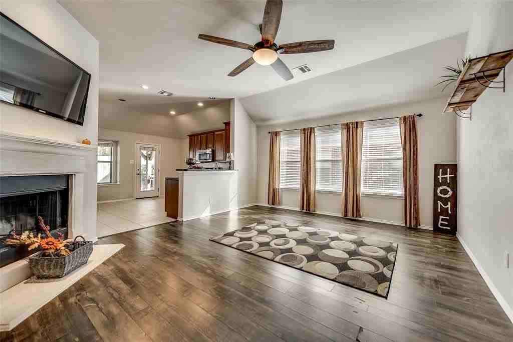 203 Cedar Creek Dr - Photo 4 of 19