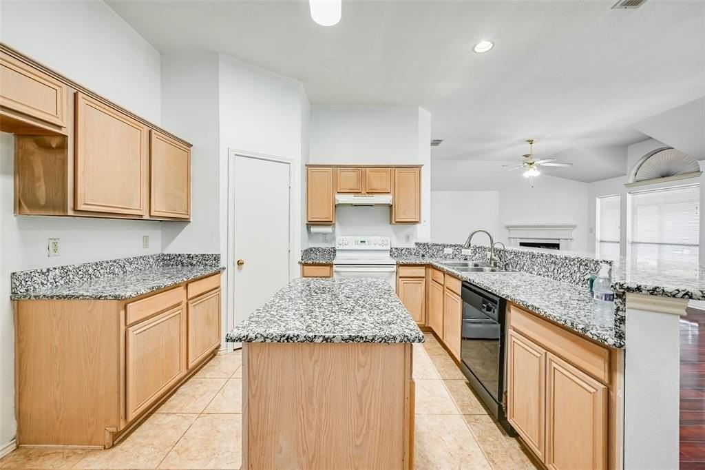 700 N Emma Dr - Photo 3 of 15