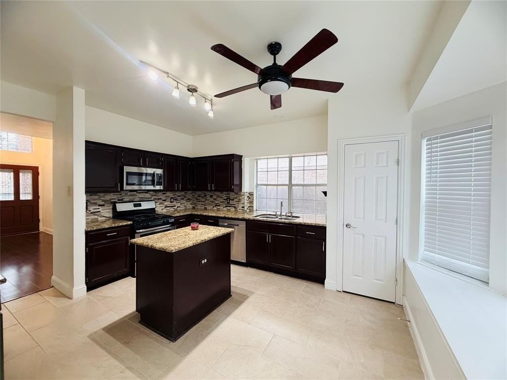 434 Moonlight Way - Photo 7 of 29