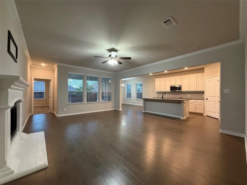 1717 Victoria Dr - Photo 4 of 37