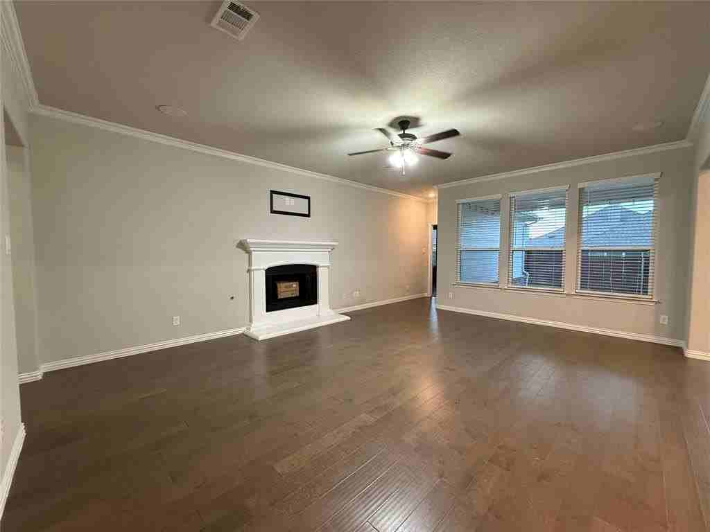 1717 Victoria Dr - Photo 6 of 37