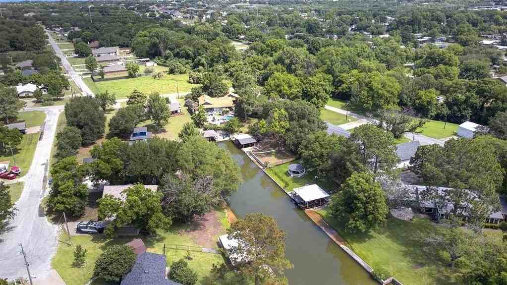 4202 Indian Creek Ct - Photo 3 of 40
