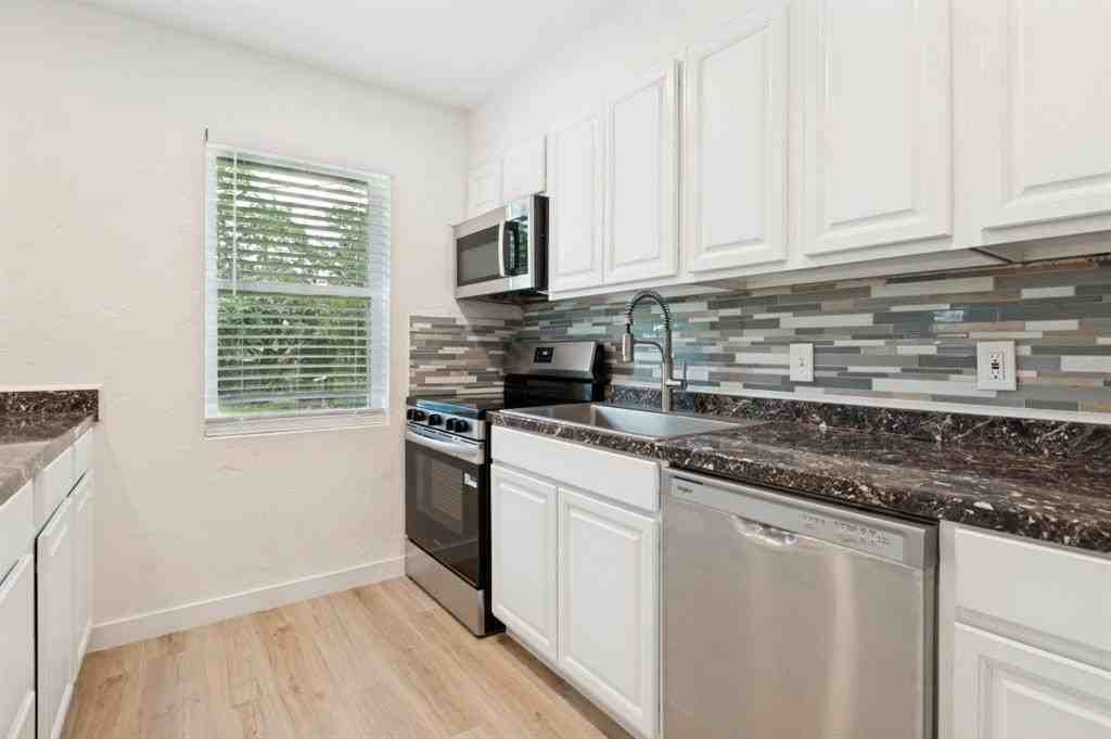 109 Sunset Dr - Photo 3 of 12