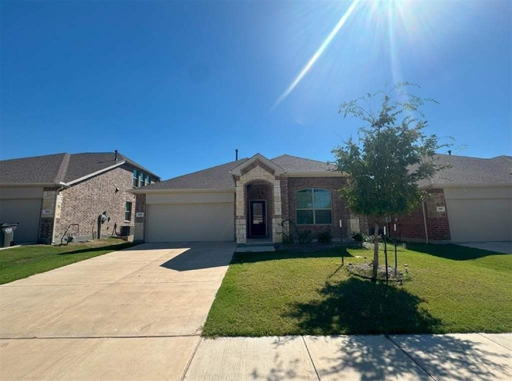 1105 Daffodil St - Photo 2 of 30