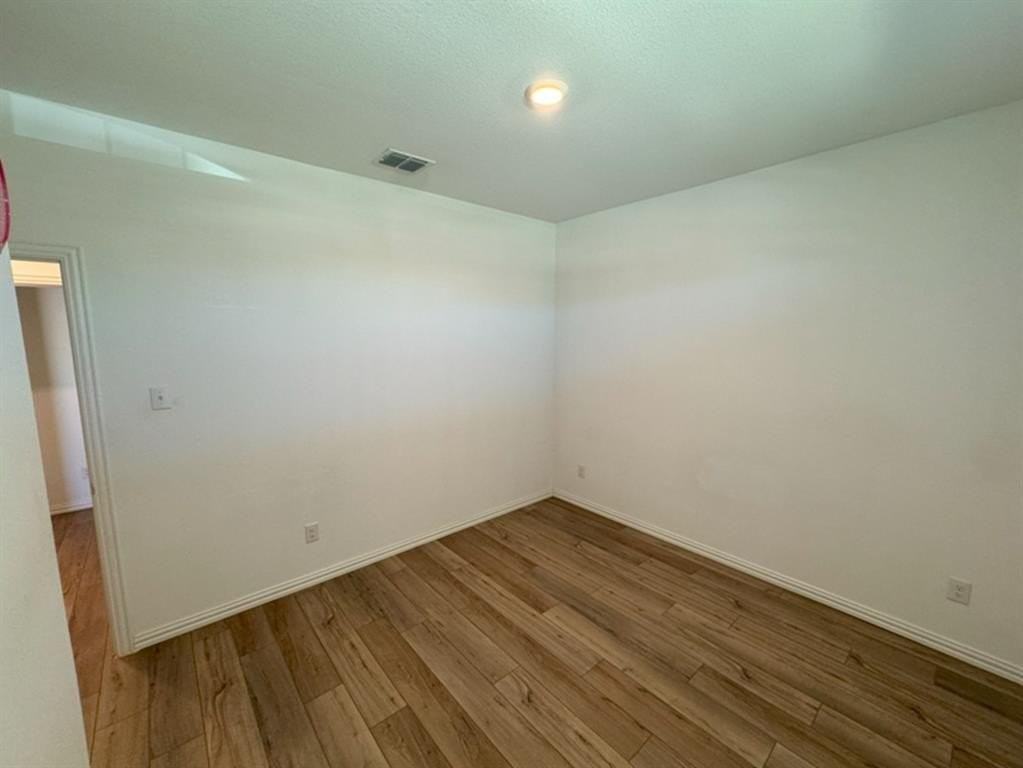 1105 Daffodil St - Photo 5 of 30