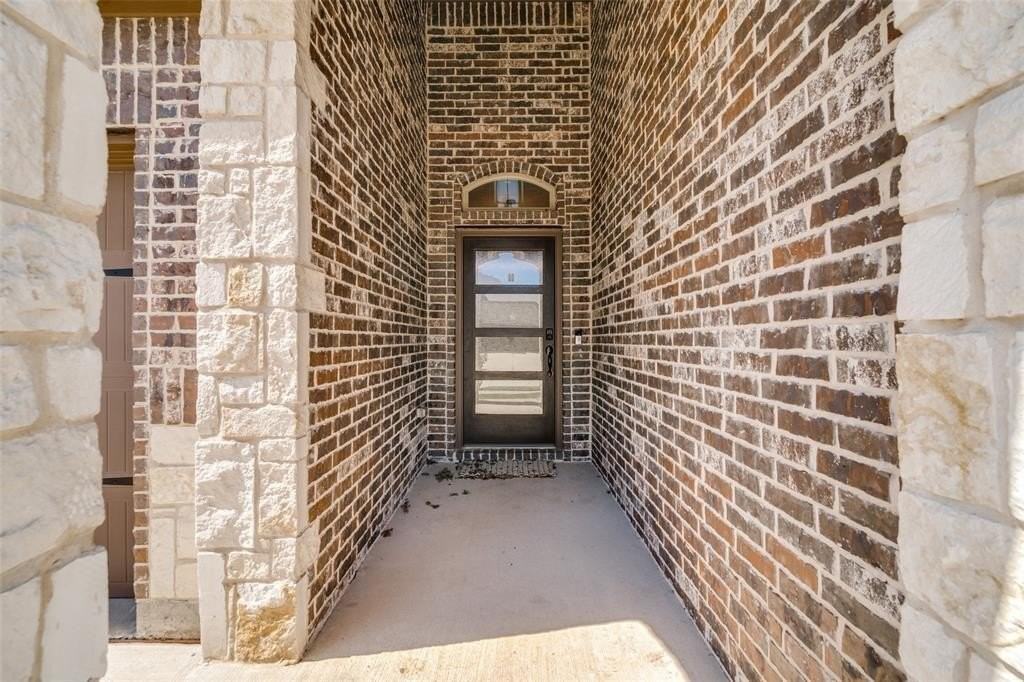 3094 Maverick Dr - Photo 3 of 39