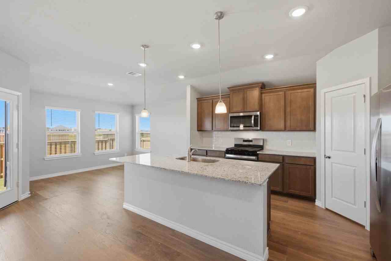 1200 Canton Dr - Photo 4 of 24