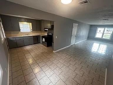 2812 Sw 48th St - Photo 2 of 11