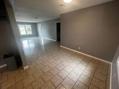 2812 Sw 48th St - Photo 5 of 11