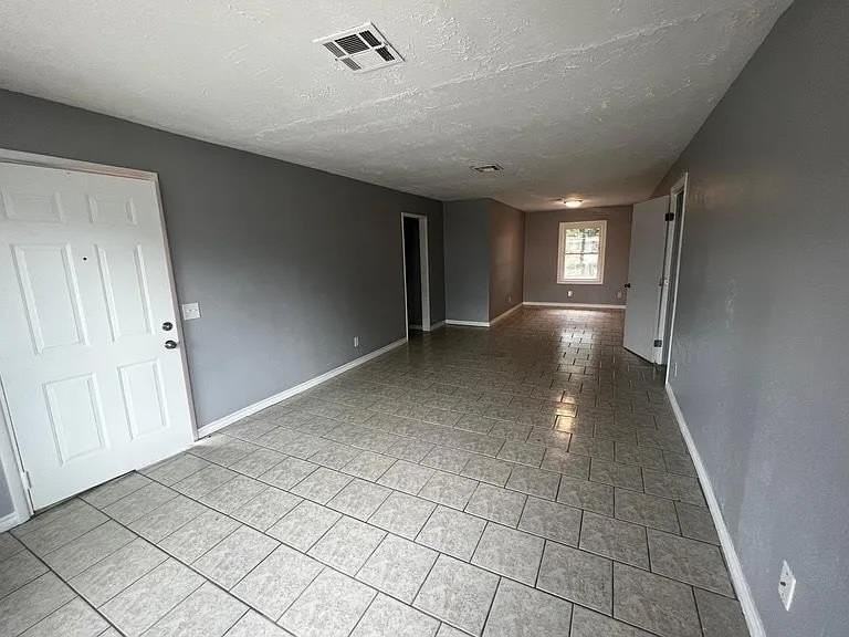 2812 Sw 48th St - Photo 6 of 11