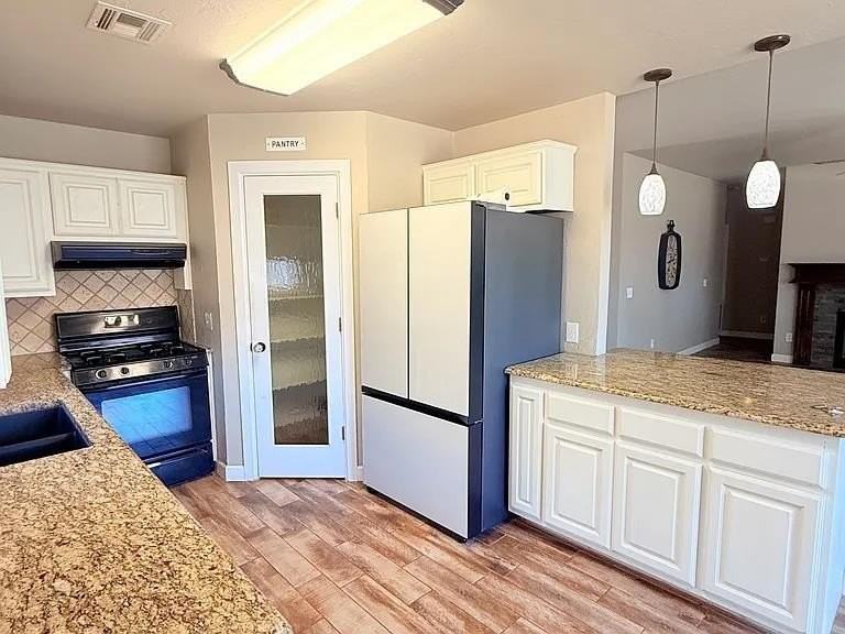 1801 Brittany Ln - Photo 2 of 20