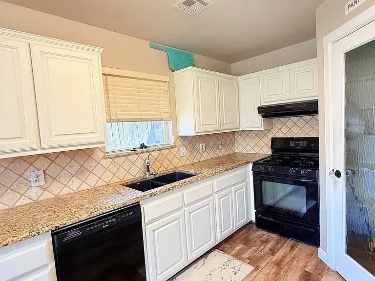 1801 Brittany Ln - Photo 3 of 20