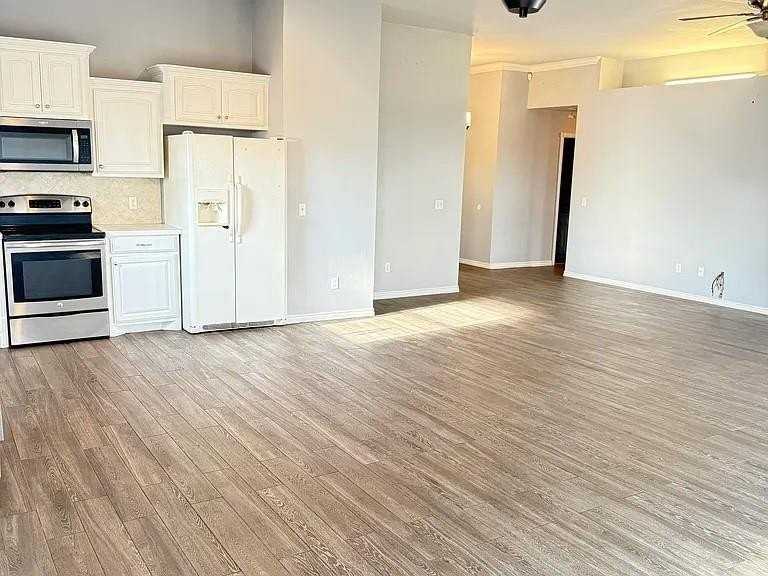 11000 Sw 8th St - Photo 2 of 13