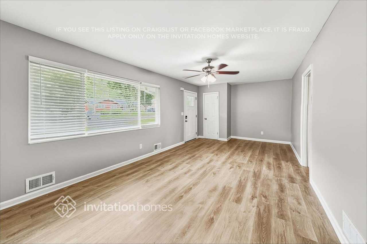 8490 Meadowbrook Dr - Photo 4 of 19