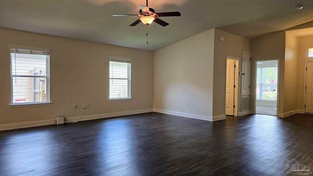 5157 Peach Dr - Photo 5 of 39