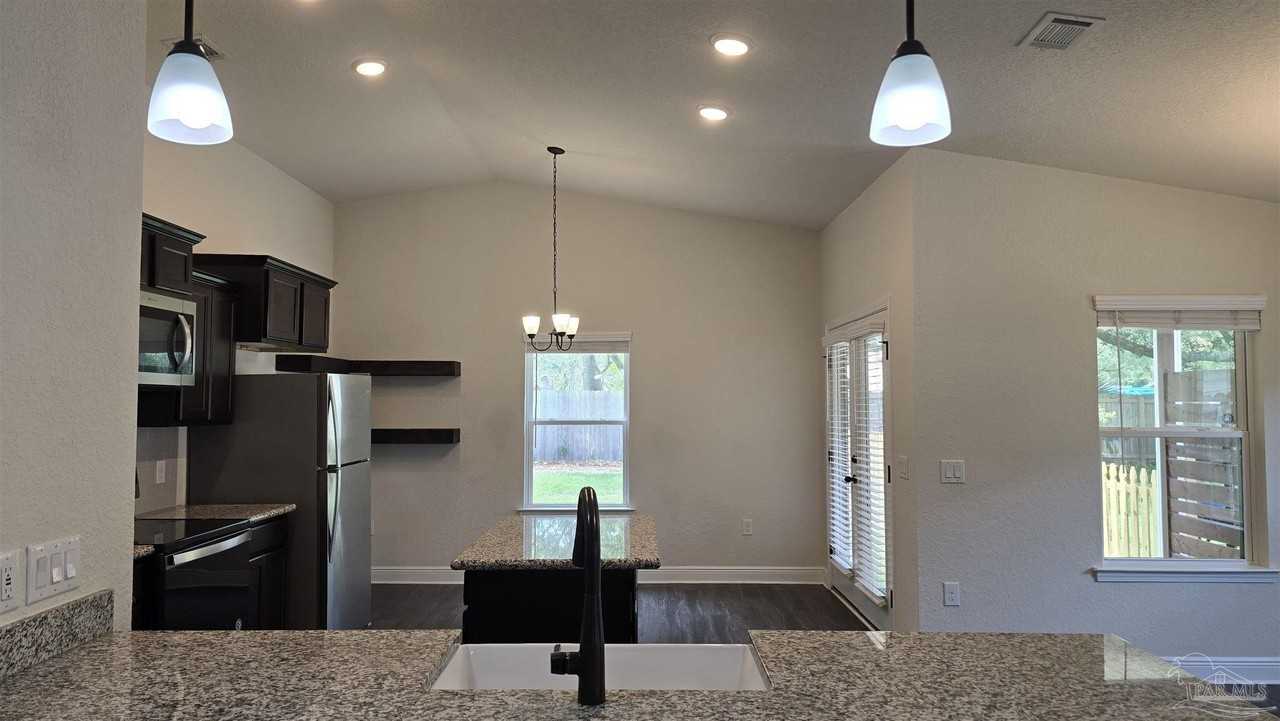 5157 Peach Dr - Photo 7 of 39